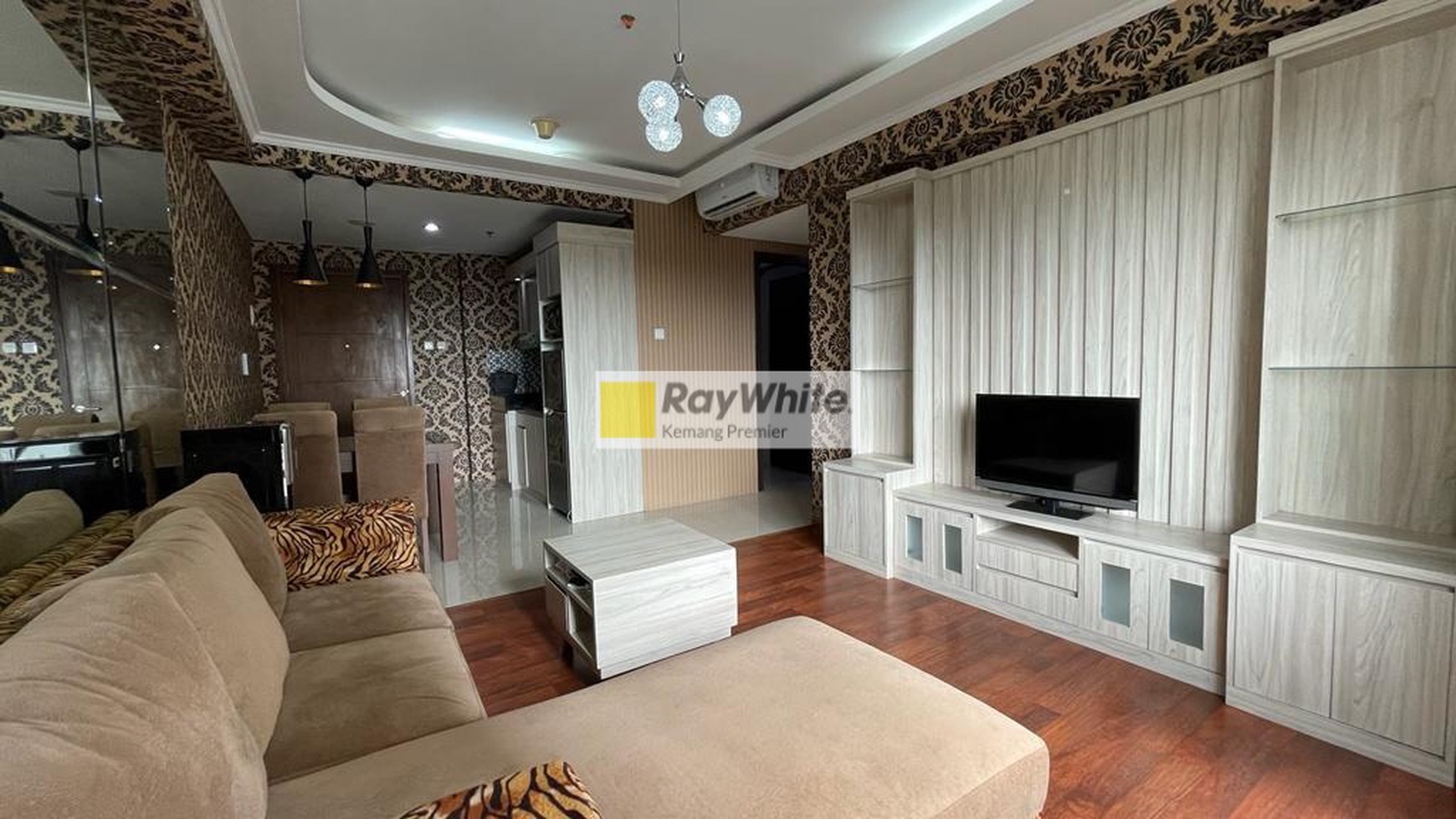 Apartment 3BR Furnish lantai 8 pool view 