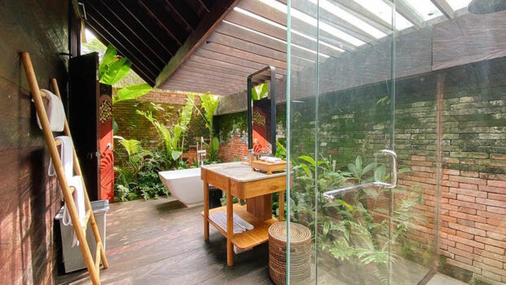 HIDEAWAY BALI HAVE VILLAS IN UBUD. UNGASAN. ULUWATU. 