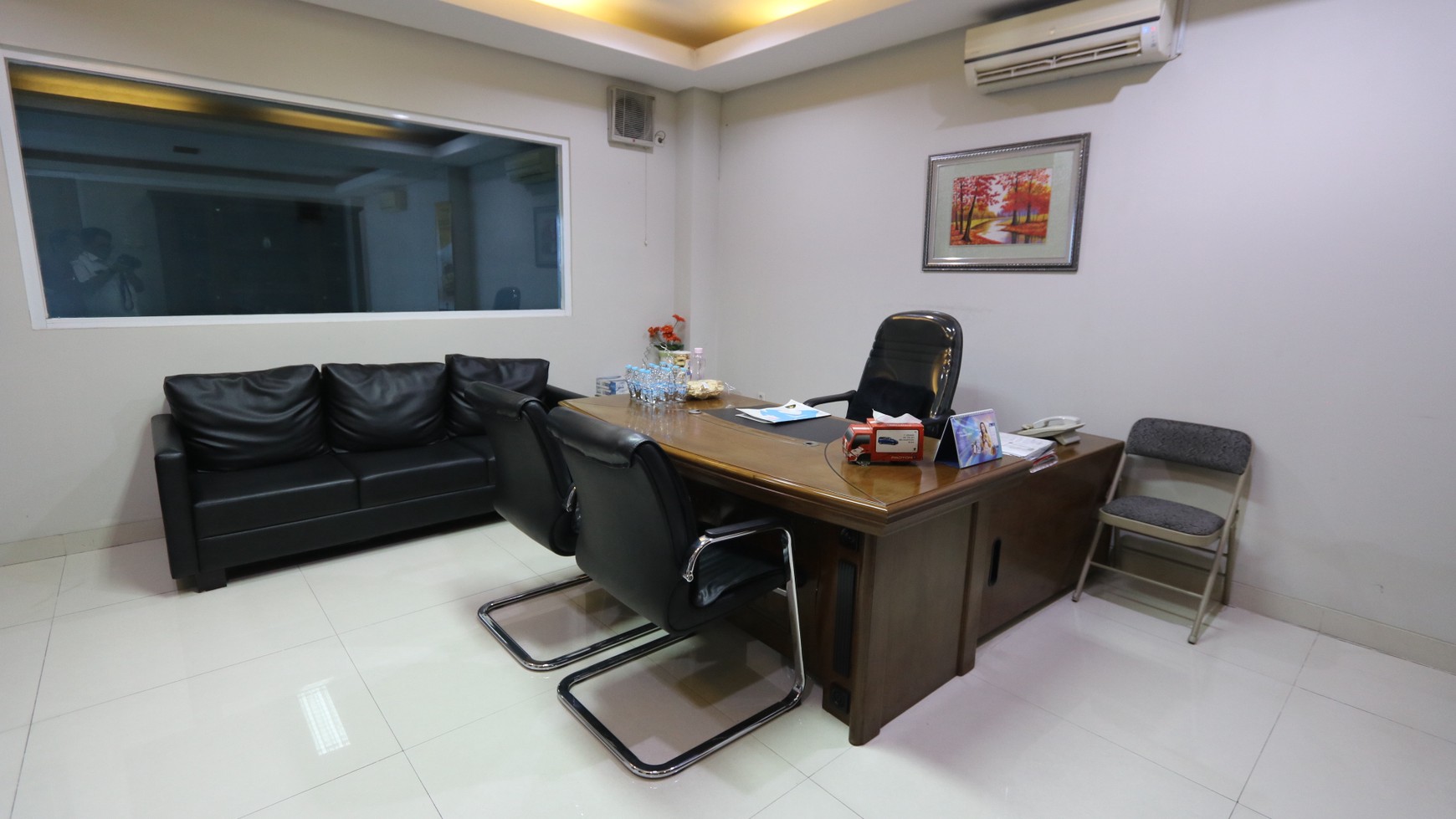 DIJUAL OFFICE BUILDING EX-SHOWROOM DI PANCORAN MAS, DEPOK, JAWA BARAT / Commercial Office Building FOR SALE