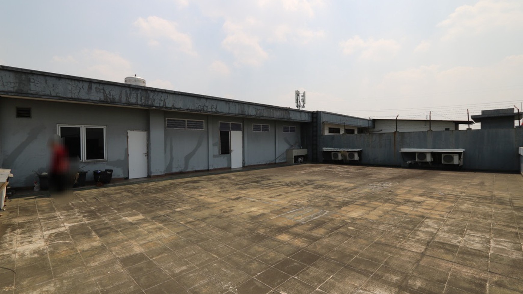 DIJUAL OFFICE BUILDING EX-SHOWROOM DI PANCORAN MAS, DEPOK, JAWA BARAT / Commercial Office Building FOR SALE