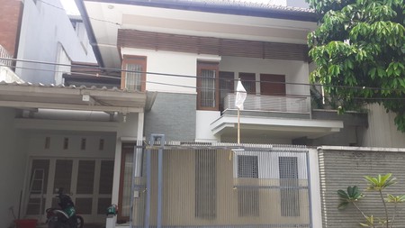 Rumah bagus dan nyaman Semi furnished Blok A kebayoran baru