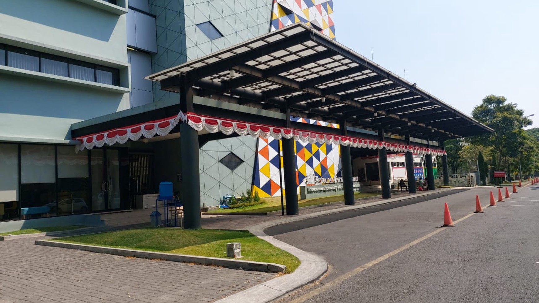 Dijual Rumah Bukit Palma Grandia Citraland Surabaya Spesial Row Jalan Lebar 4 Mobil - BARU RENOV Cantik