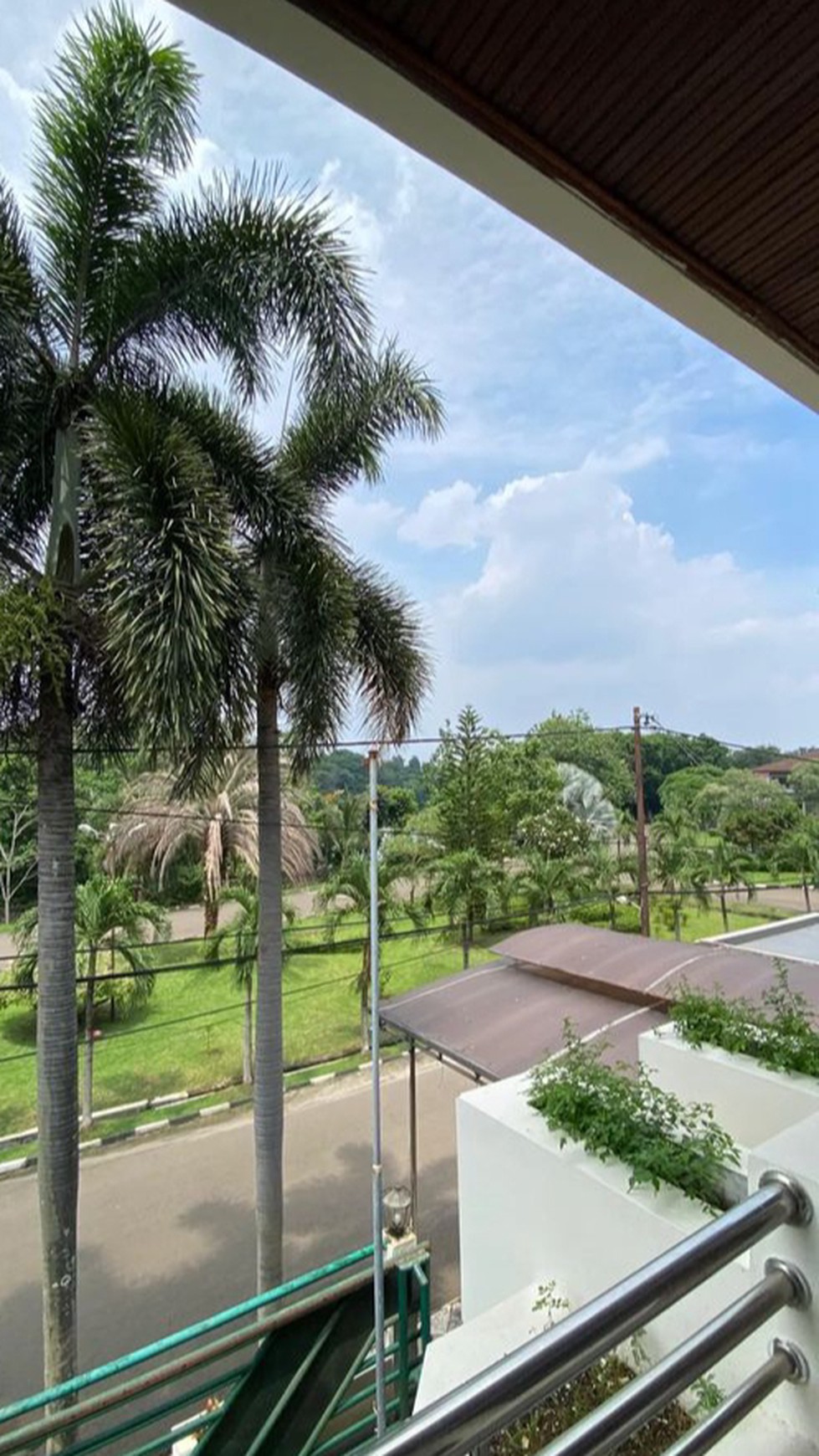 Dijual  Rumah  Asri  Murah  view danau Villa Cibubur Indah Jakarta Timur