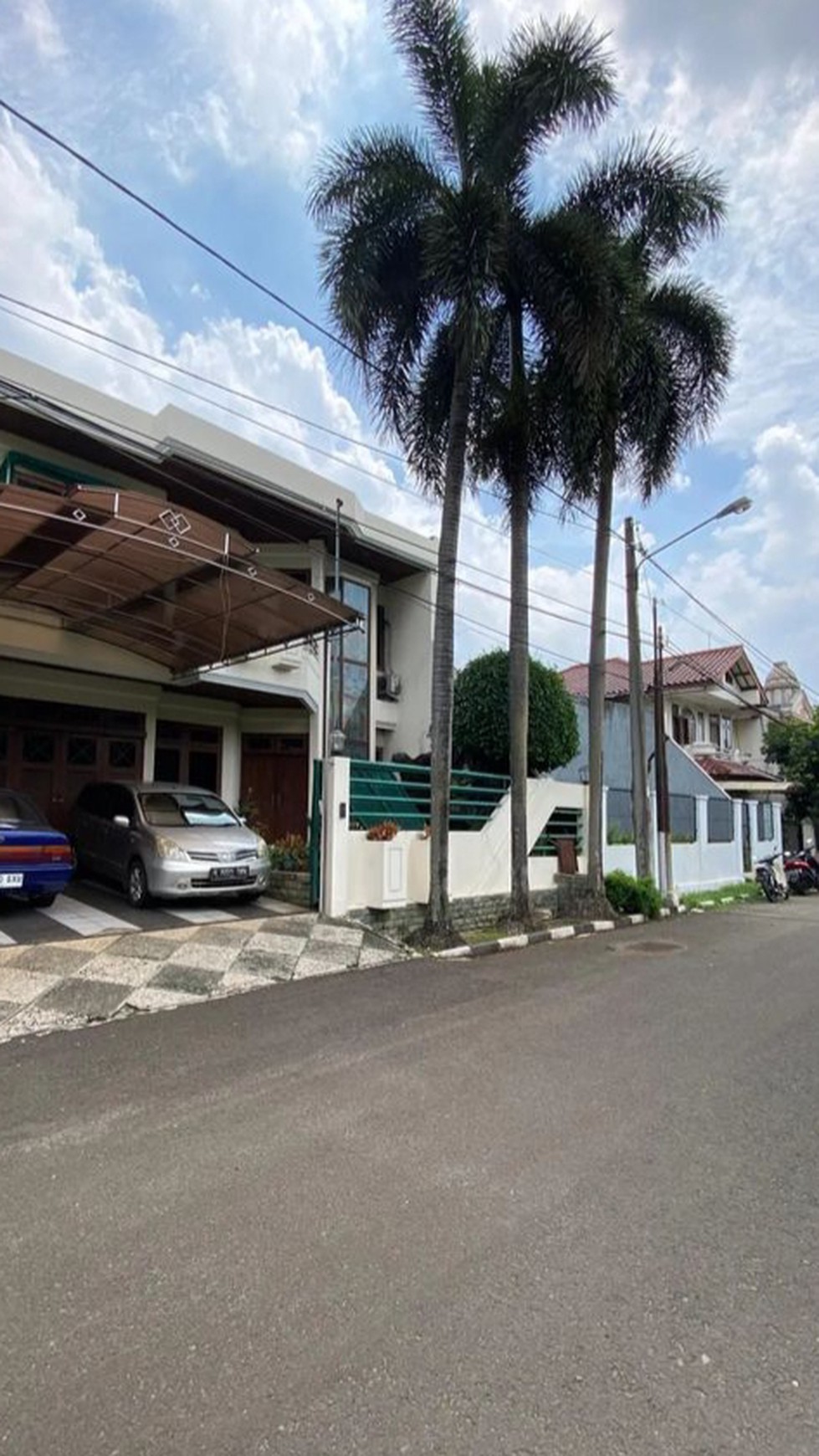 Dijual  Rumah  Asri  Murah  view danau Villa Cibubur Indah Jakarta Timur