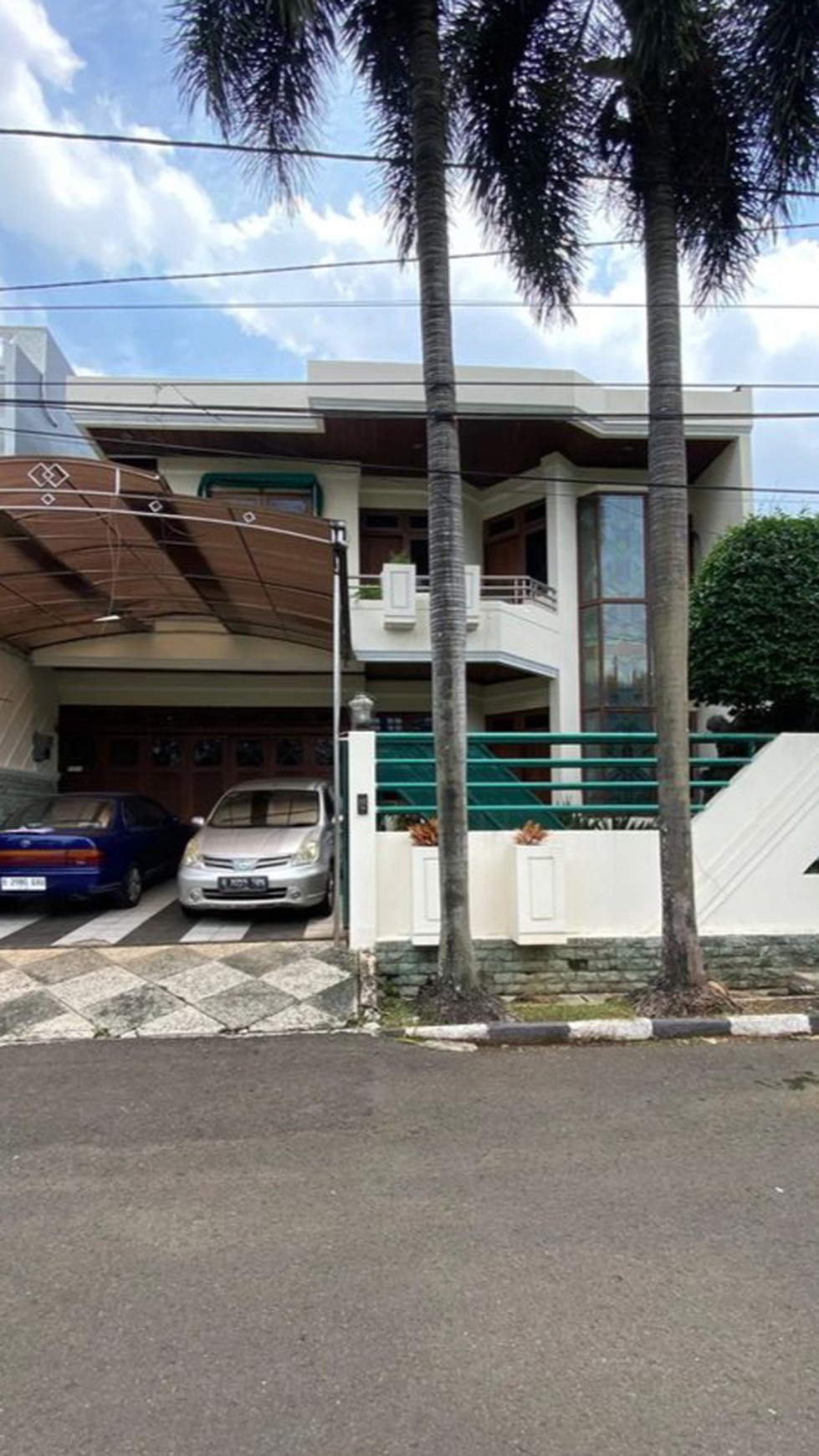 Dijual  Rumah  Asri  Murah  view danau Villa Cibubur Indah Jakarta Timur