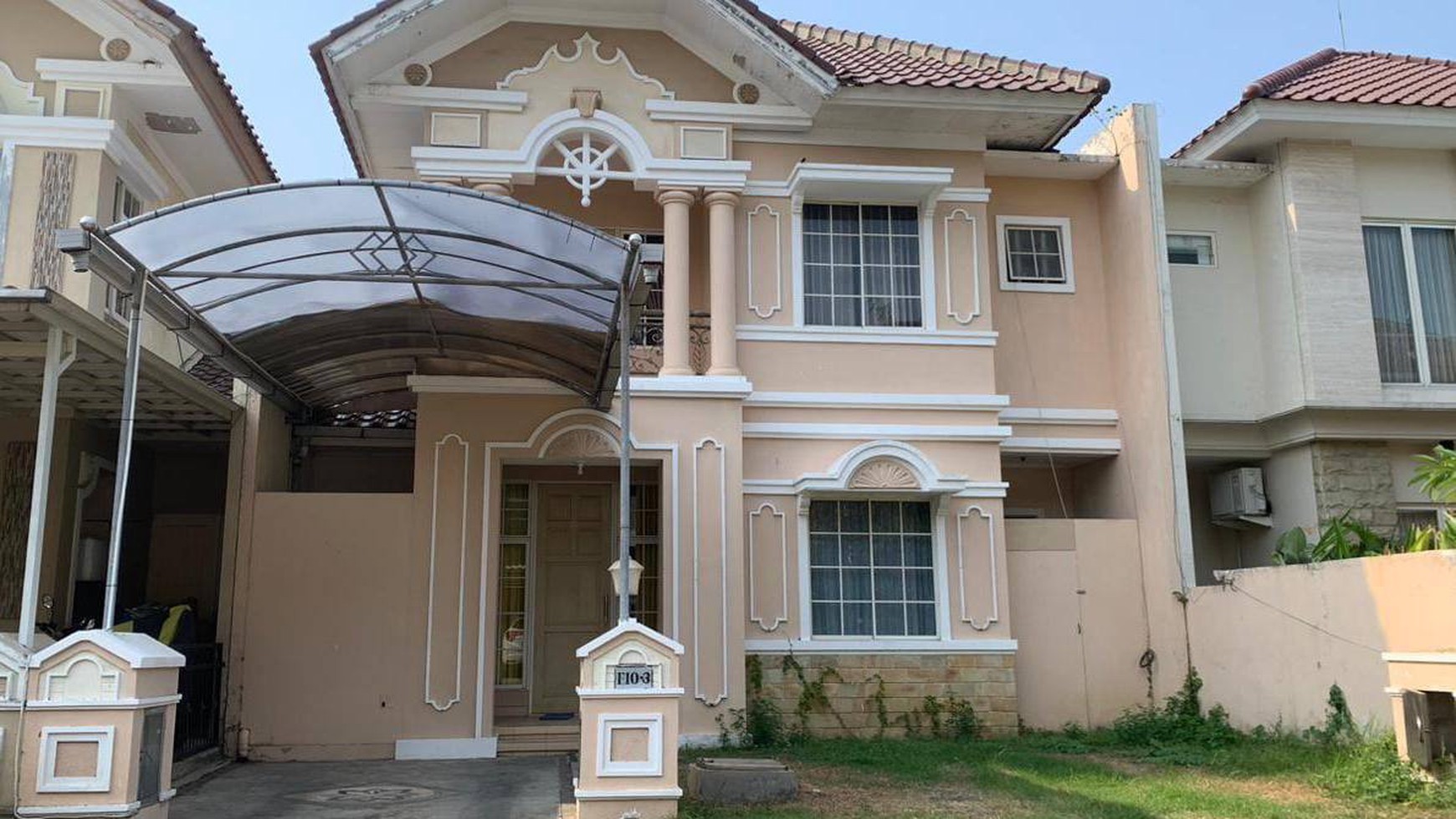 Rumah Elit Virginia Regency Surabaya Barat