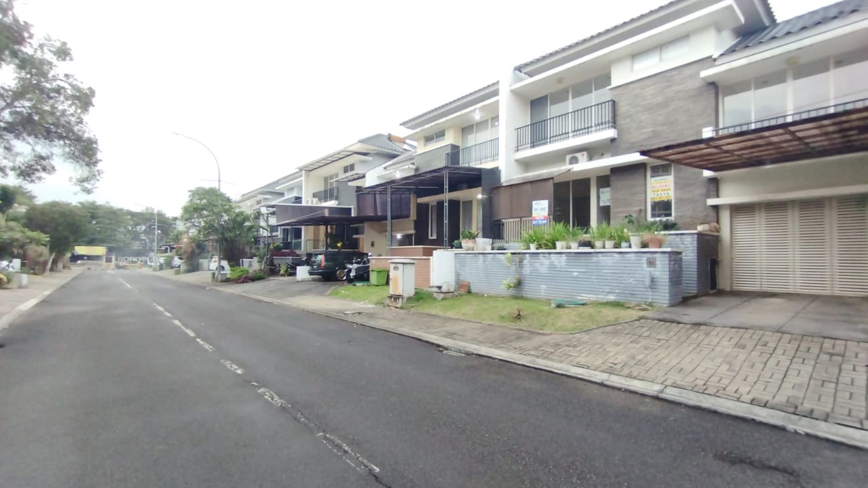 jual cepat rumah strategis dekat binus school plaza bsd dll di residence one saphire boulevard serpong bsd city tangerang selatan