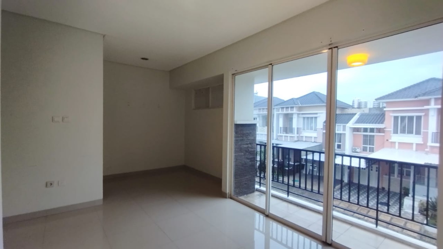 jual cepat rumah strategis dekat binus school plaza bsd dll di residence one saphire boulevard serpong bsd city tangerang selatan