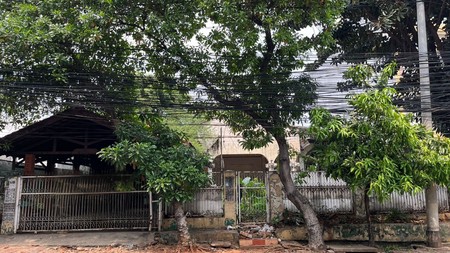 Rumah Besar Lokasi Strategis di Duren Tiga Cocok Untuk Usaha