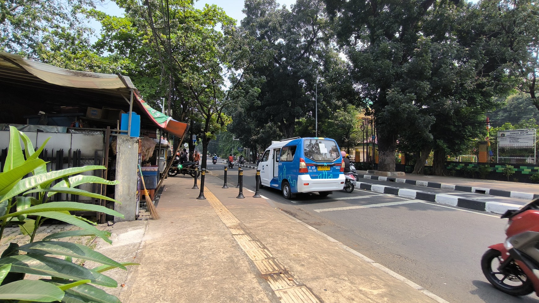 Rumah Lokasi Strategis Cocok Untuk Kantor, Usaha di Jl. Raya Ragunan JakSel