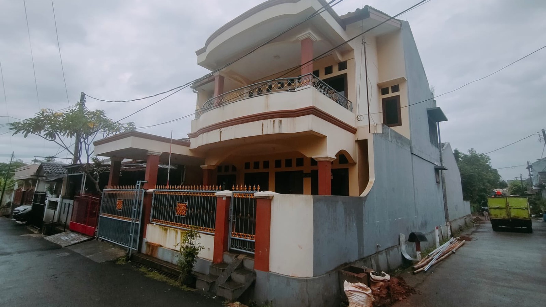 Termurah Rumah 2 Lantai  di Villa Dago Pamulang Tangsel