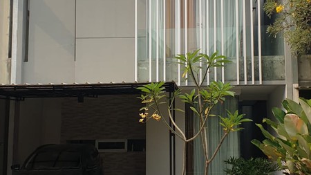 Rumah Bagus Di Discovery Eola Bintaro Jaya Sektor 9