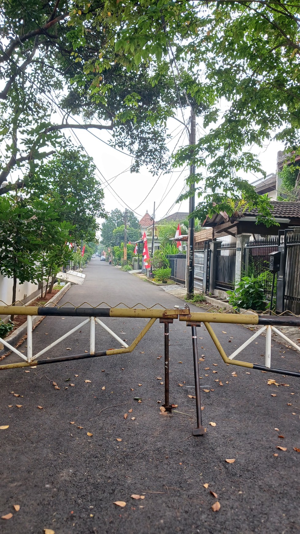 Rumah rapih bersih dalam komplek Bumi Pesanggrahan Mas Petukangan Jaksel