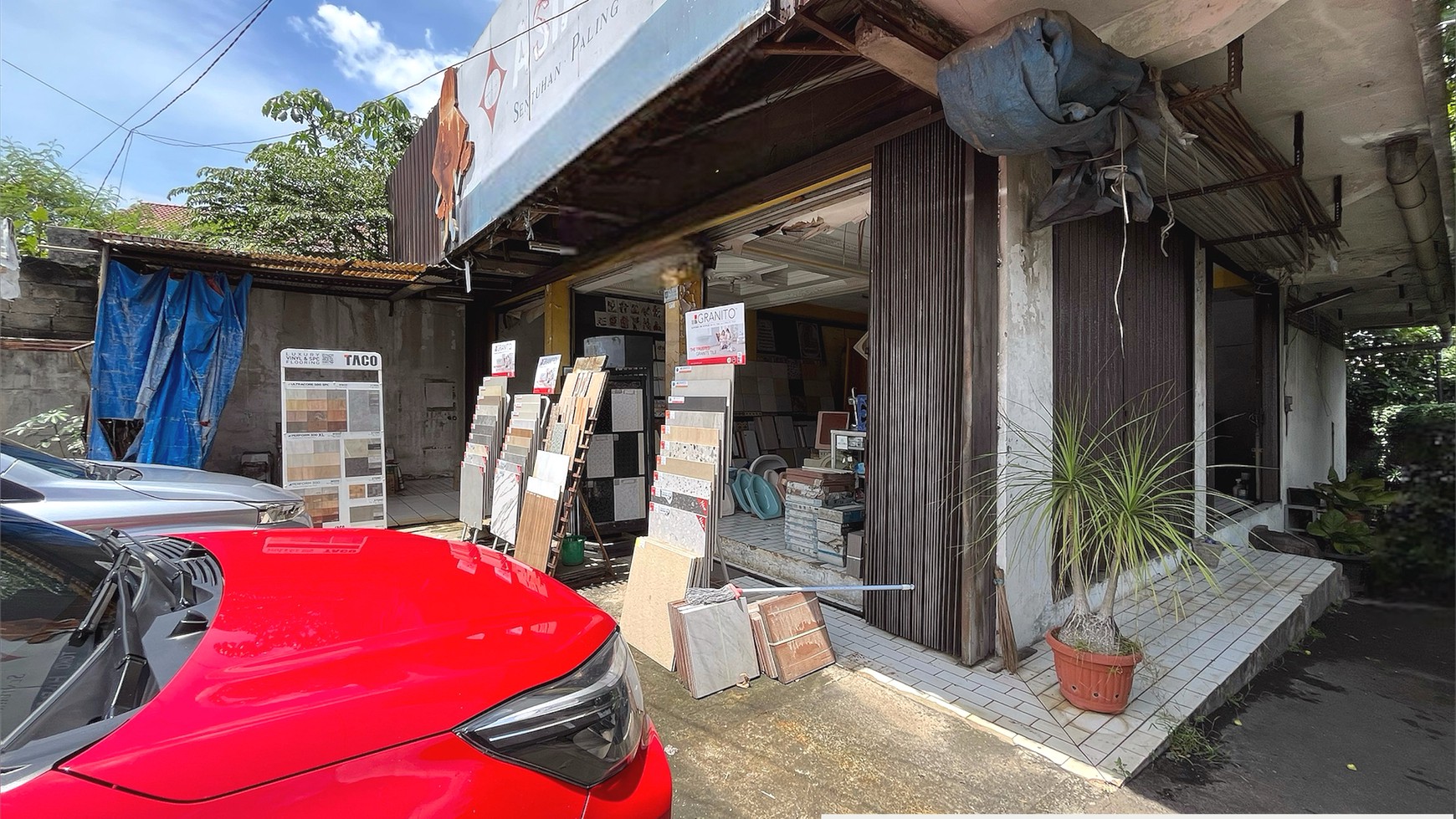 Tempat Usaha di Pinggir Jalan Raya Bogor