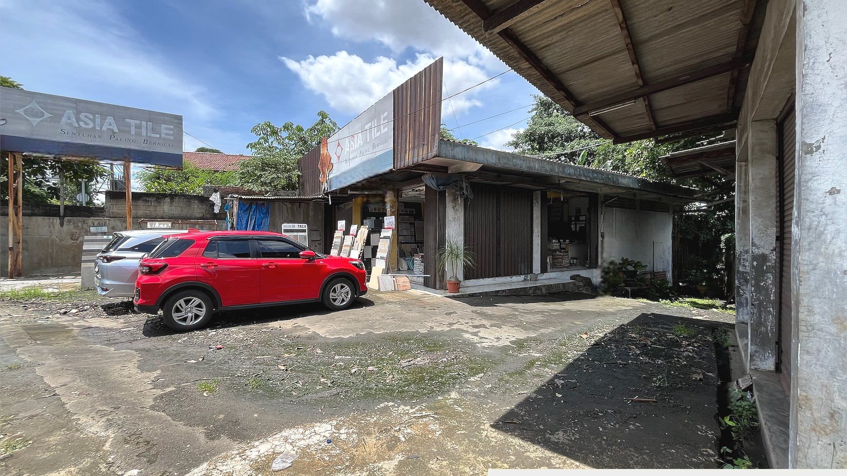 Tempat Usaha di Pinggir Jalan Raya Bogor