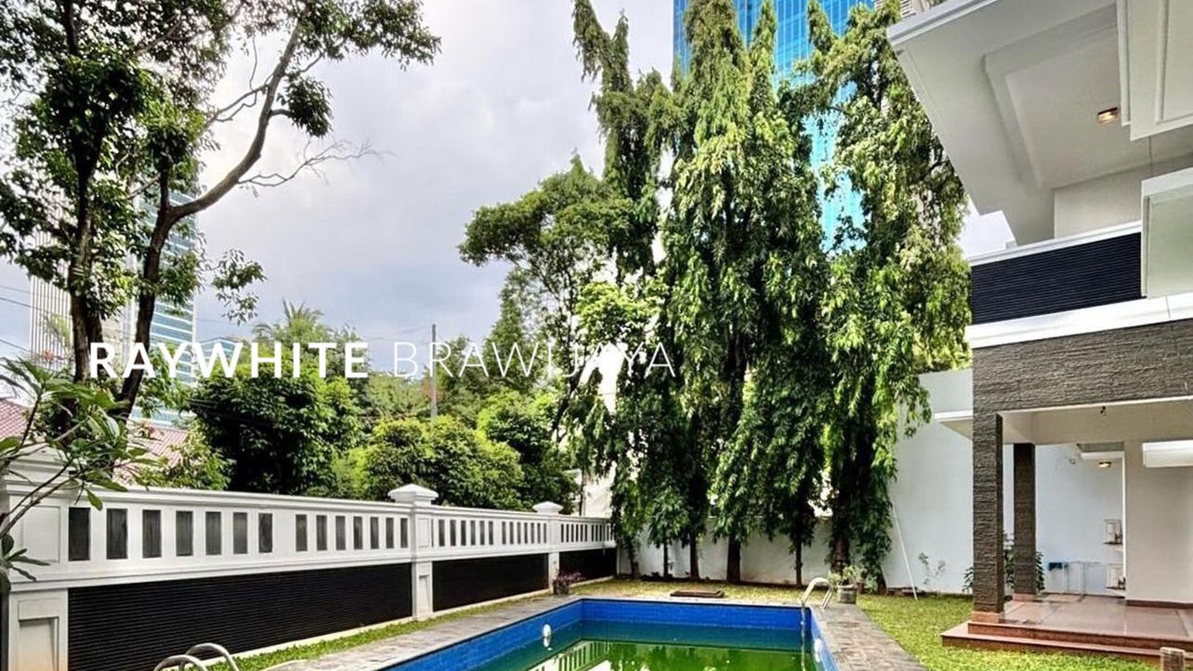 Rumah dalam Kompleks Elite Area Taman Patra Kuningan 