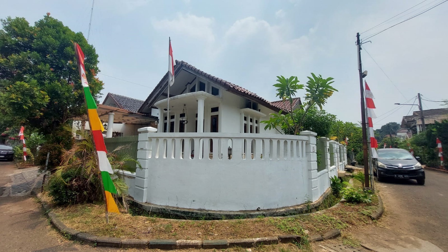 Rumah bagus, rapih dan terawat, posisi di hoek siap huni di Bintaro- Jaksel