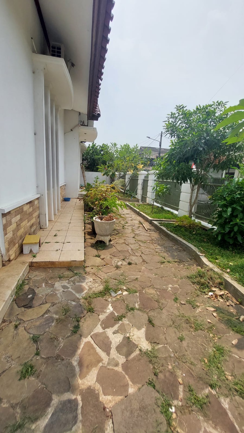 Rumah bagus, rapih dan terawat, posisi di hoek siap huni di Bintaro- Jaksel