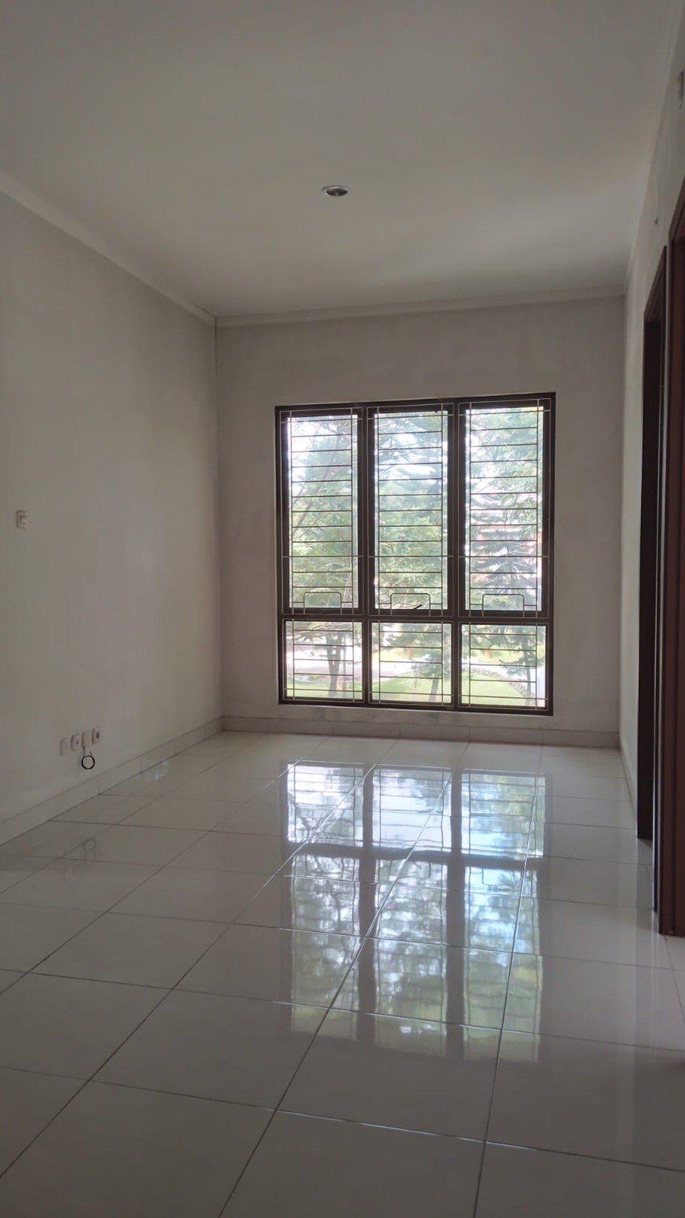 Rumah Bagus, halaman luas dalam cluster di Bintaro Sektor 9..