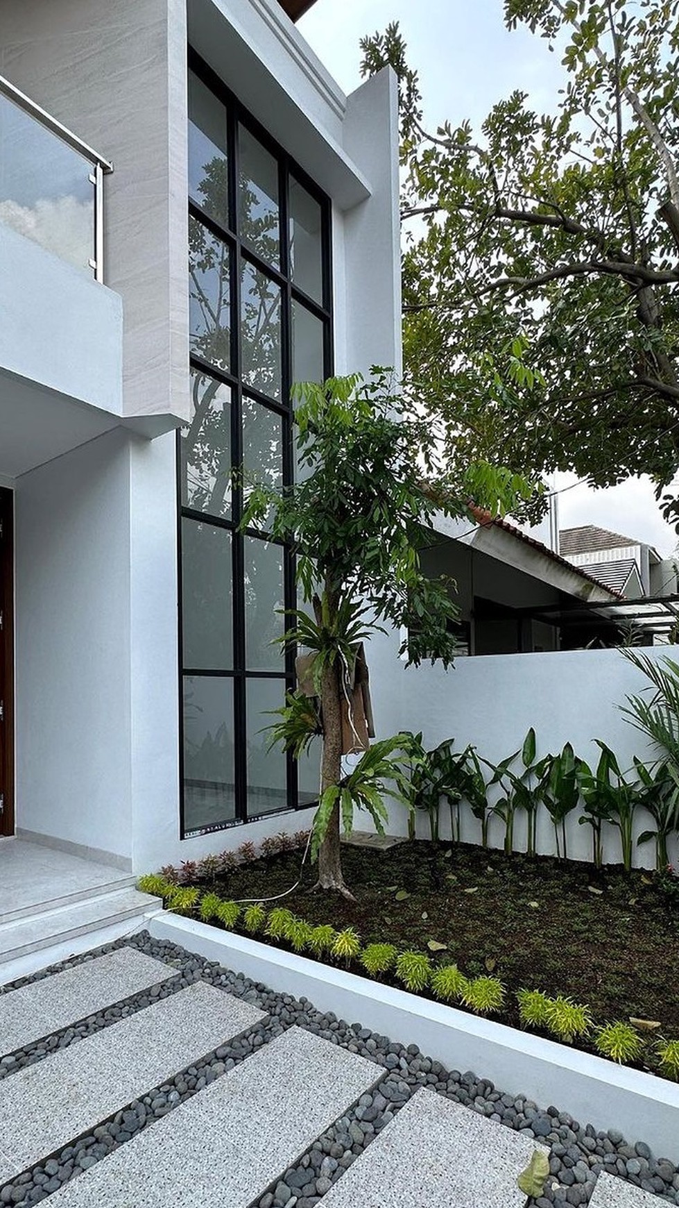 Dijual Rumah Modern Klasik Yang Elegan di Lebak Bulus, Jakarta Selatan!