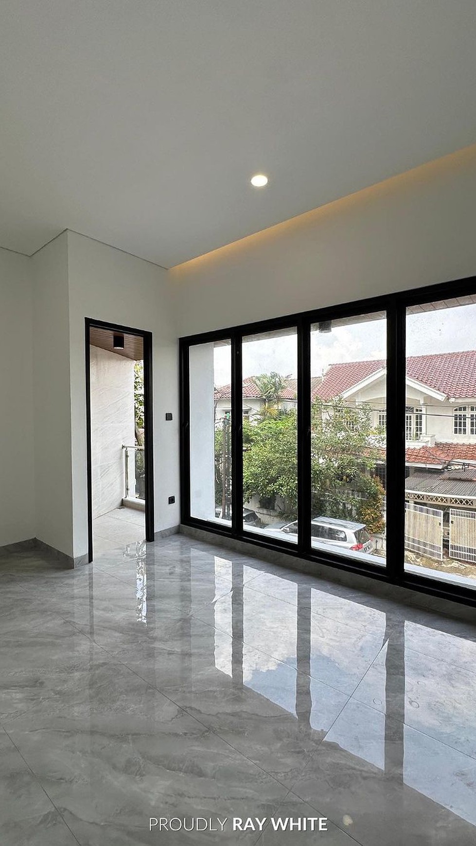 Dijual Rumah Modern Klasik Yang Elegan di Lebak Bulus, Jakarta Selatan!