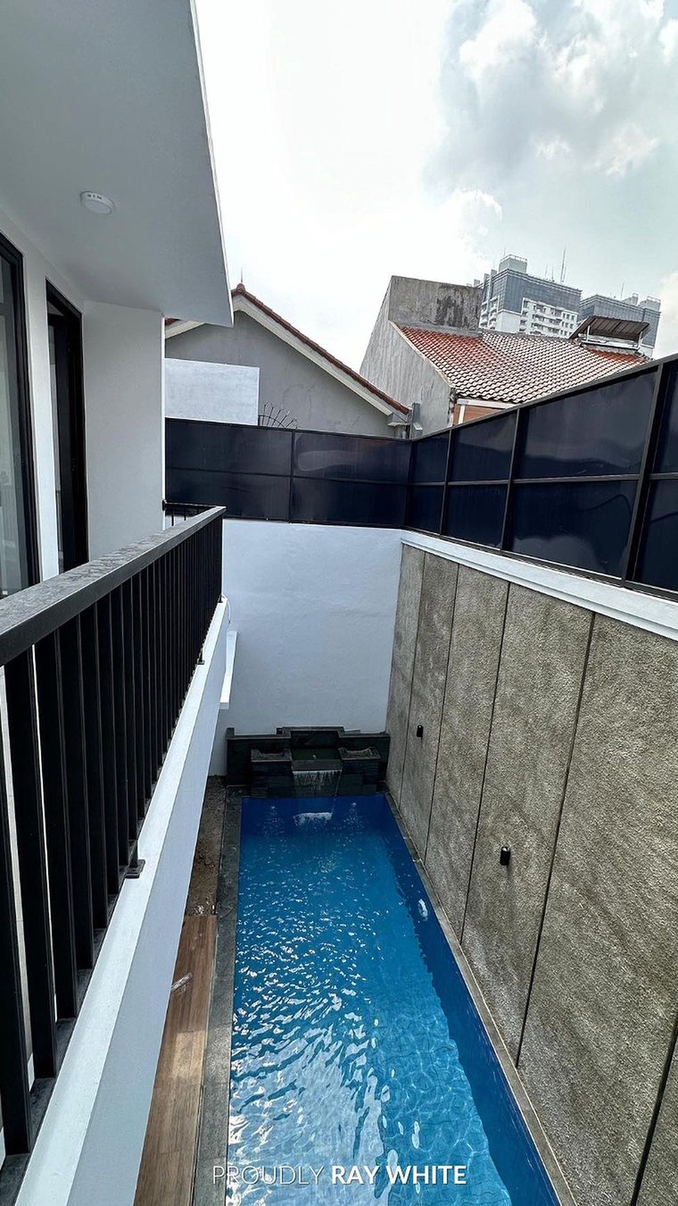 Dijual Rumah Modern Klasik Yang Elegan di Lebak Bulus, Jakarta Selatan!