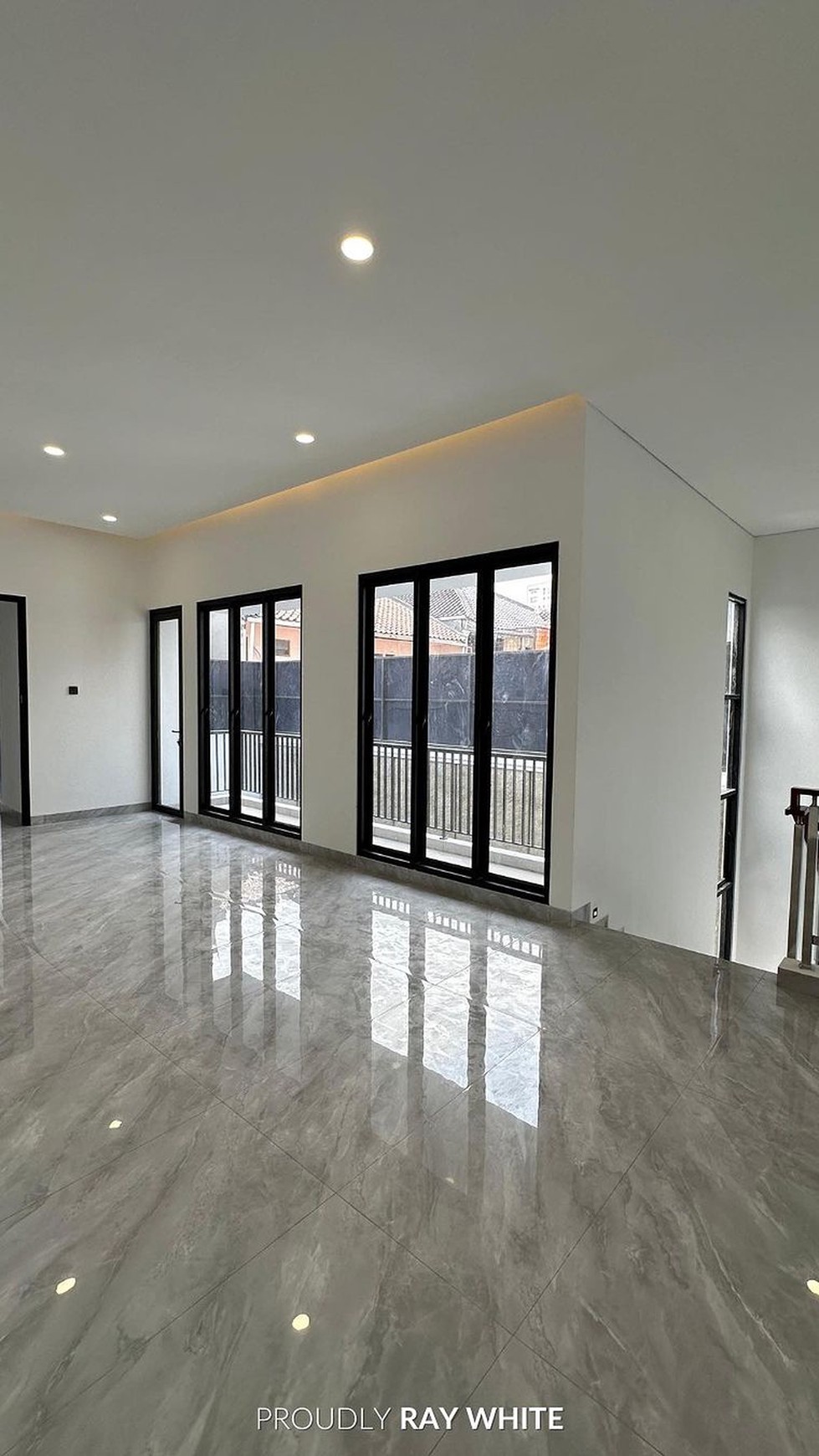 Dijual Rumah Modern Klasik Yang Elegan di Lebak Bulus, Jakarta Selatan!