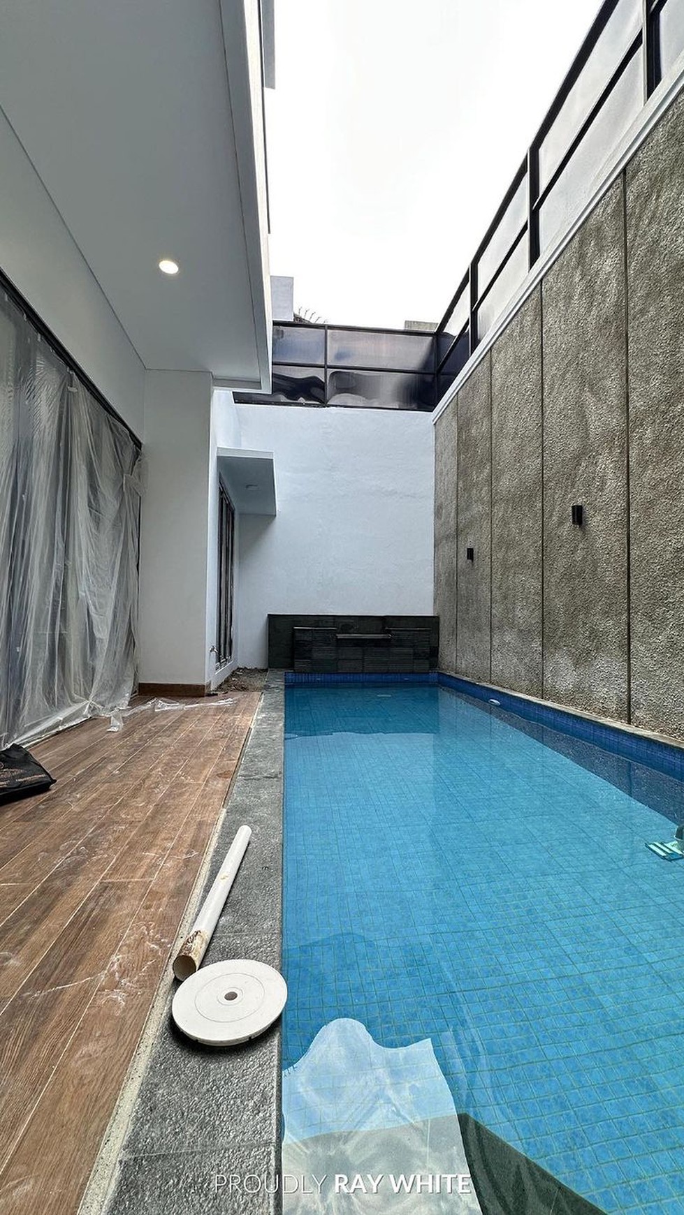 Dijual Rumah Modern Klasik Yang Elegan di Lebak Bulus, Jakarta Selatan!