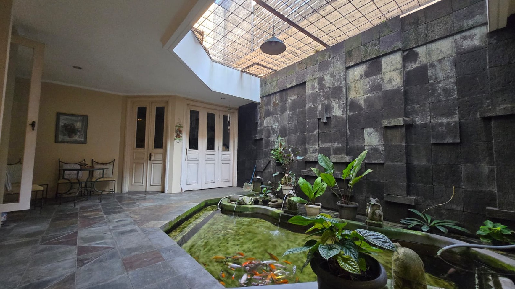 Rumah taman Huk 2 lantai luas 867 m dijalan Cempaka Bintaro, Pesanggrahan. Jakarta Selatan