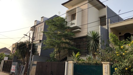 Rumah Modern Brand New Radio Dalam Kebayoran Baru