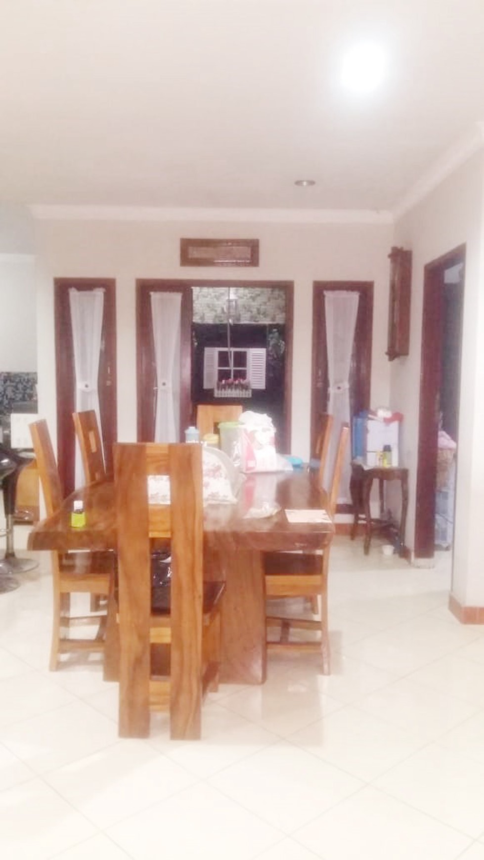 Rumah Cantik dengan halaman luas di dalam cluster Bintaro Sektor 5