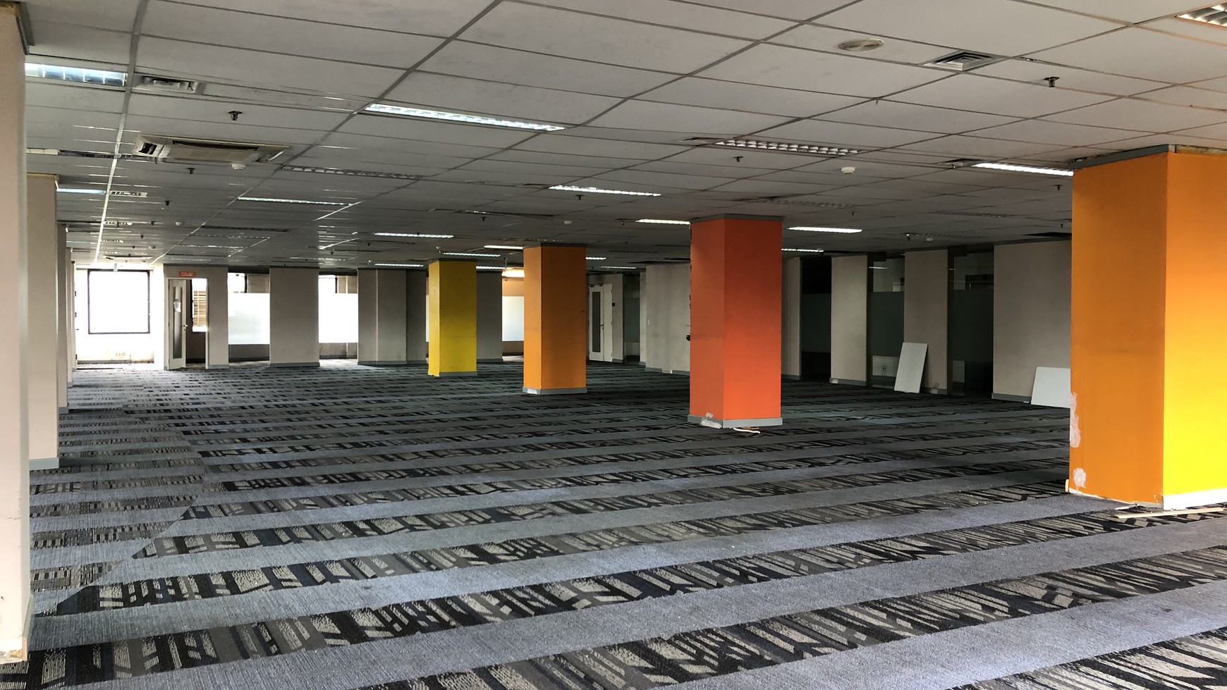 Disewakan Gedung Kantor 8 lantai Strategis Jl Kebon Sirih Raya