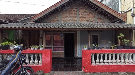 RUMAH TINGGAL SEDERHANA DI TENGAH KOTA, JL BATIKAN BARU, UMBULHARJO.