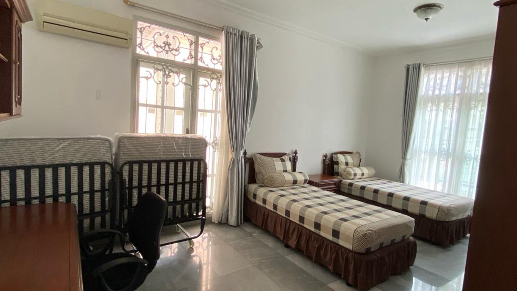 Rumah bagus bersih full furnished kuningan, Jakarta Selatan