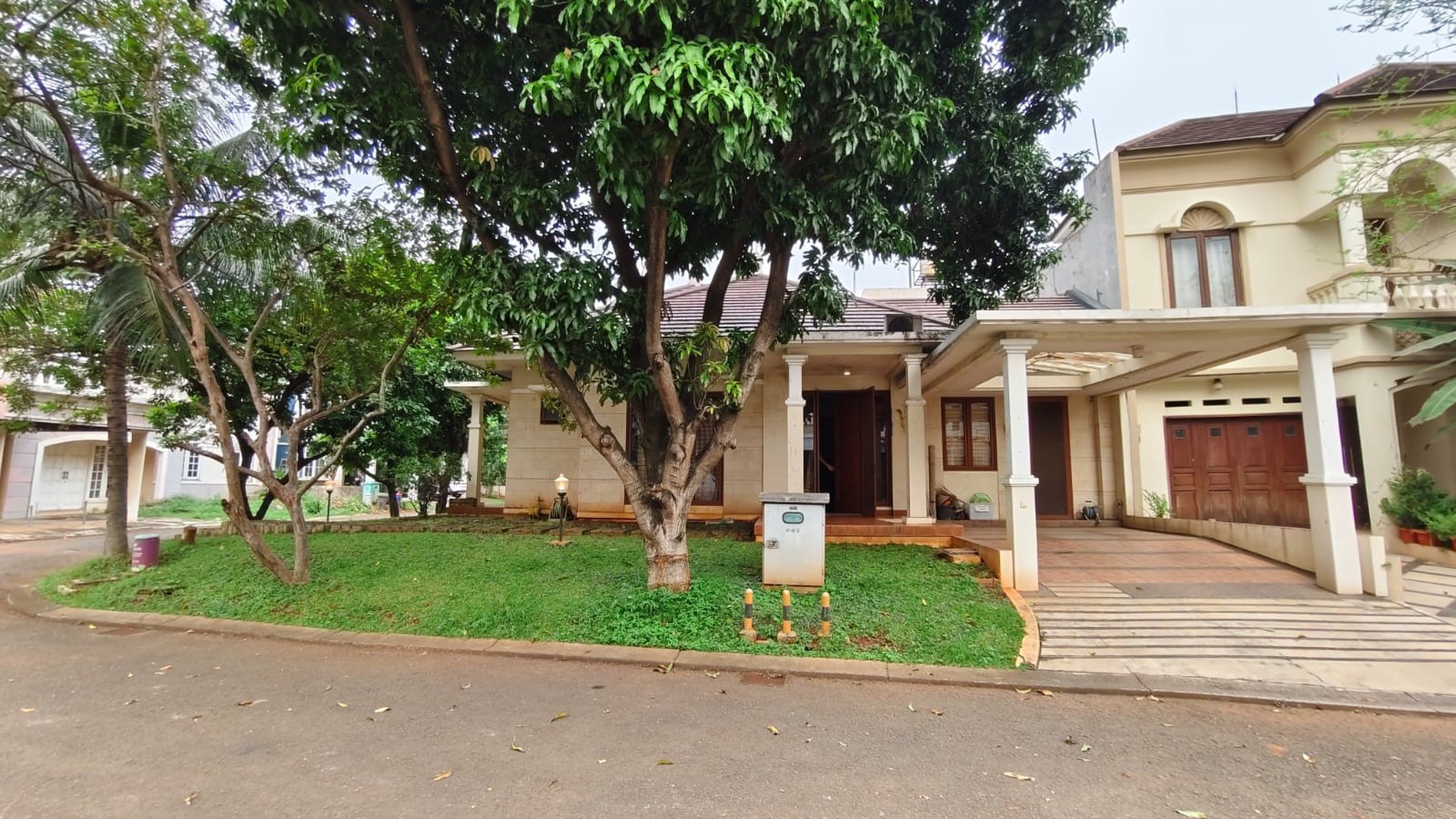 Rumah Hoek 1 lantai Kota wisata Cibubur