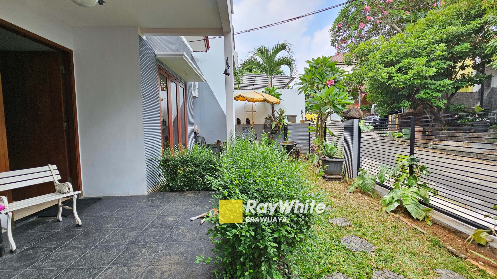 Rumah di Kompleks Lebak Bulus Indah, Lokasi Tenang, 5 menit ke RS Mayapada