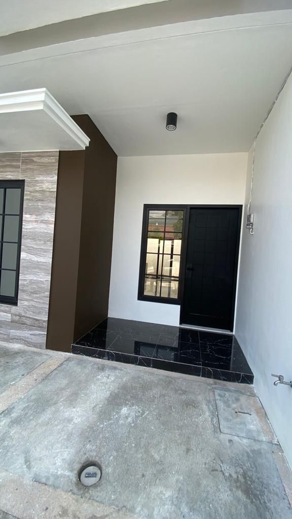 Dijual Rumah Rungkut Asri Surabaya Timur - Minimalis modern 2 Lantai - Row Jalan LEBAR 3 Mobil