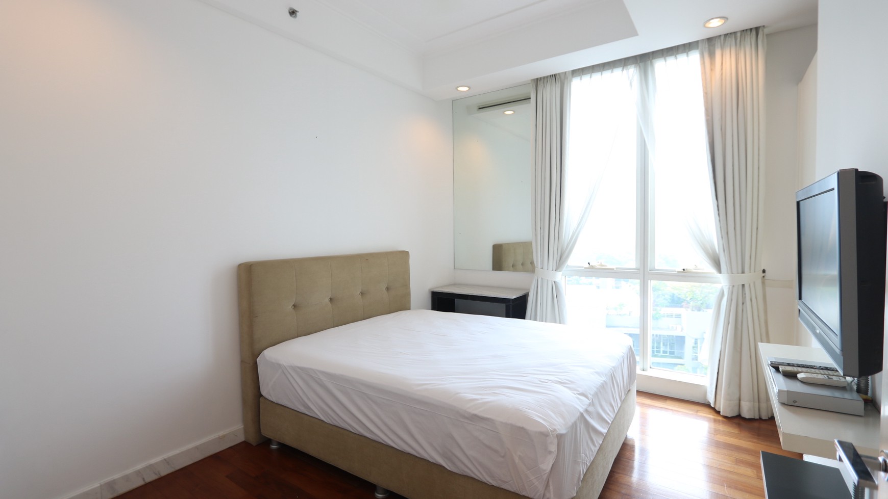 DIJUAL APARTEMEN THE PEAK SUDIRMAN 3 BR 232 m2 / FOR SALE The Peak Apartment 