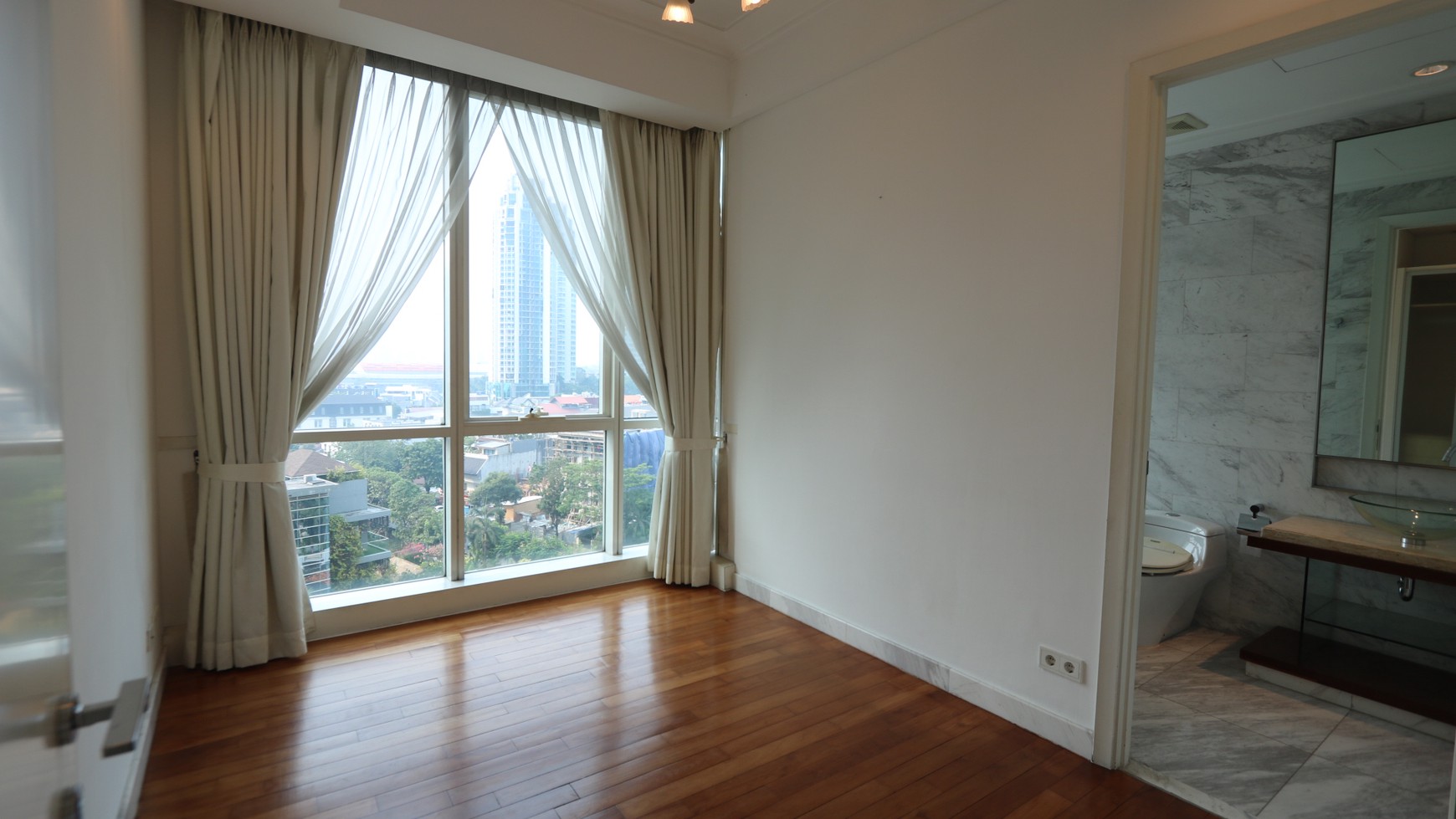 DIJUAL APARTEMEN THE PEAK SUDIRMAN 3 BR 232 m2 / FOR SALE The Peak Apartment 