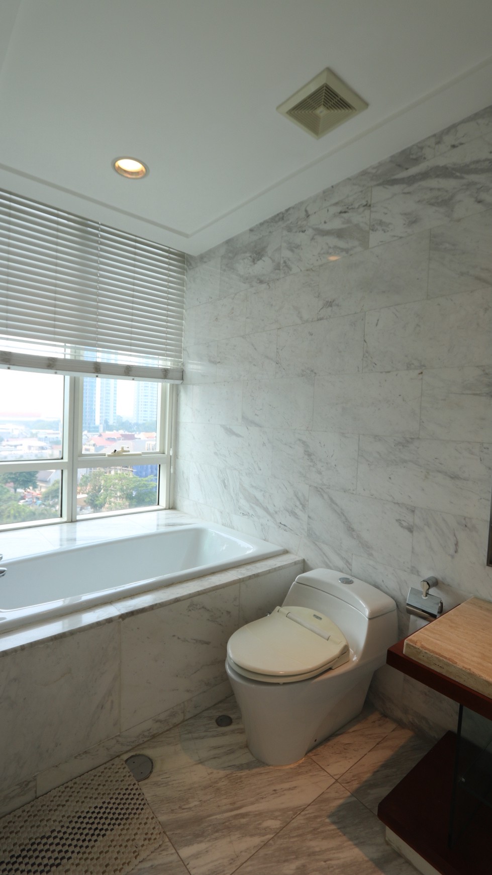 DIJUAL APARTEMEN THE PEAK SUDIRMAN 3 BR 232 m2 / FOR SALE The Peak Apartment 