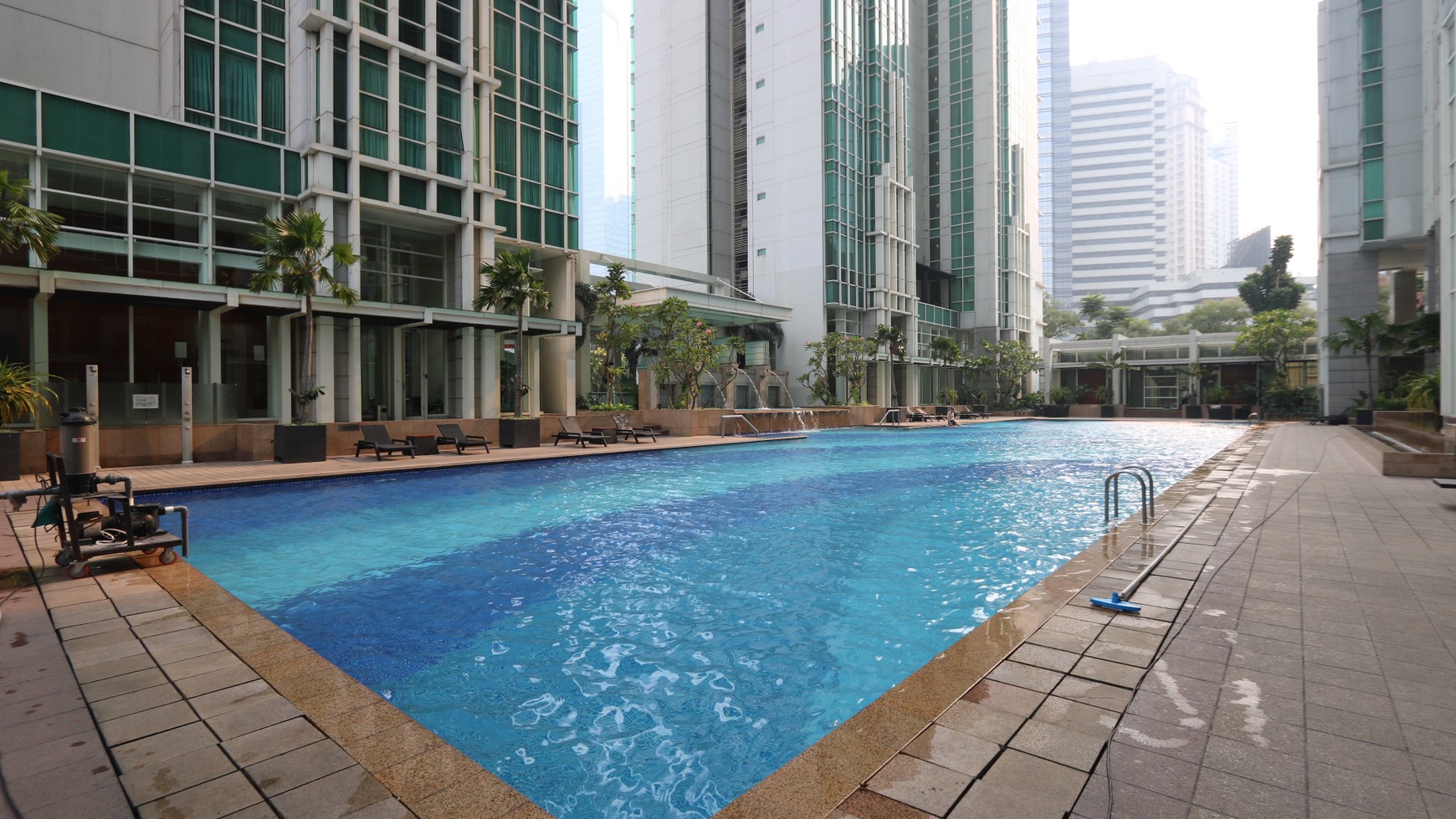 DIJUAL APARTEMEN THE PEAK SUDIRMAN 3 BR 232 m2 / FOR SALE The Peak Apartment 