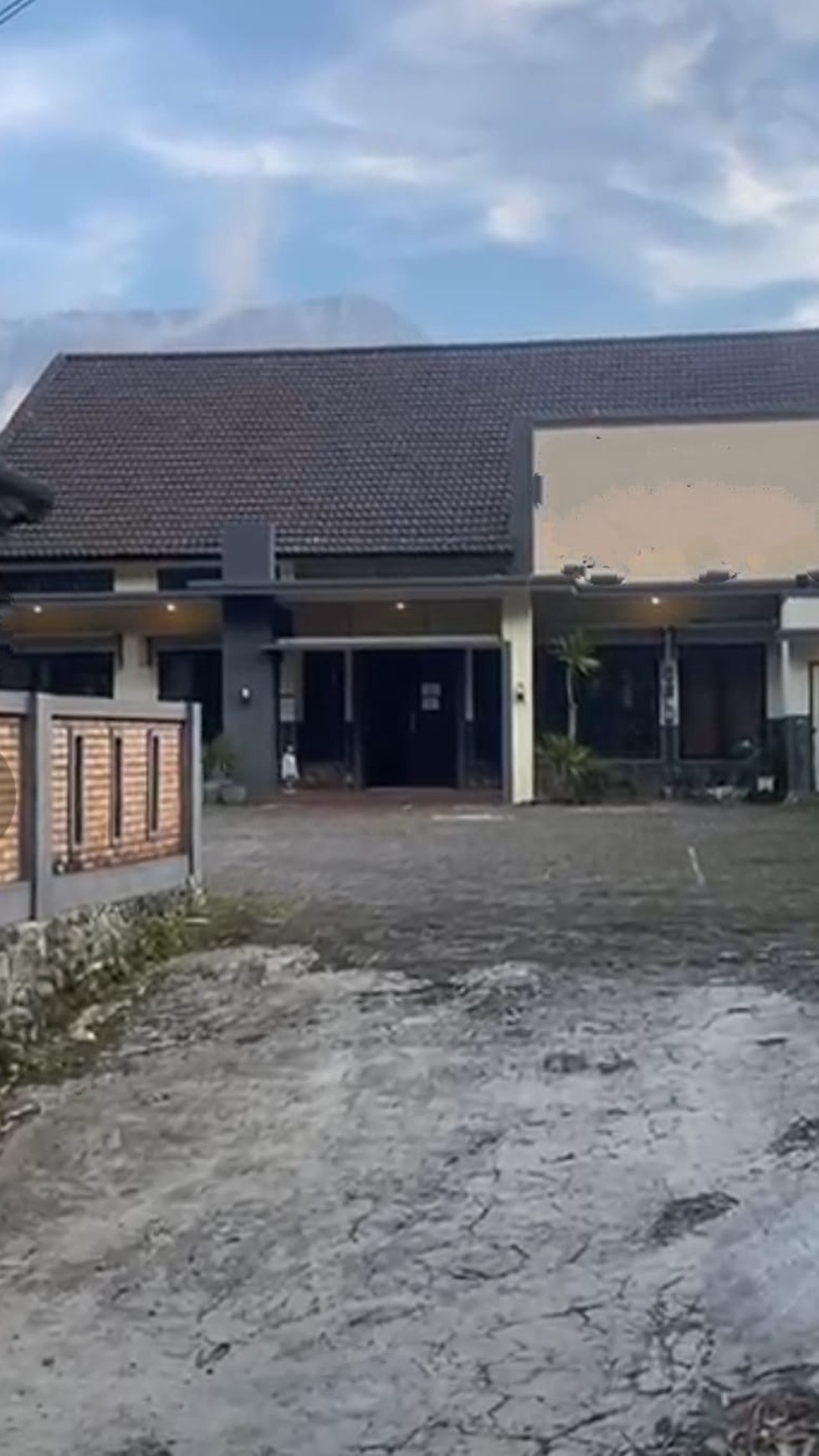 1758. Dijual Hotel dan Resto Sion View Bromo Probolinggo 