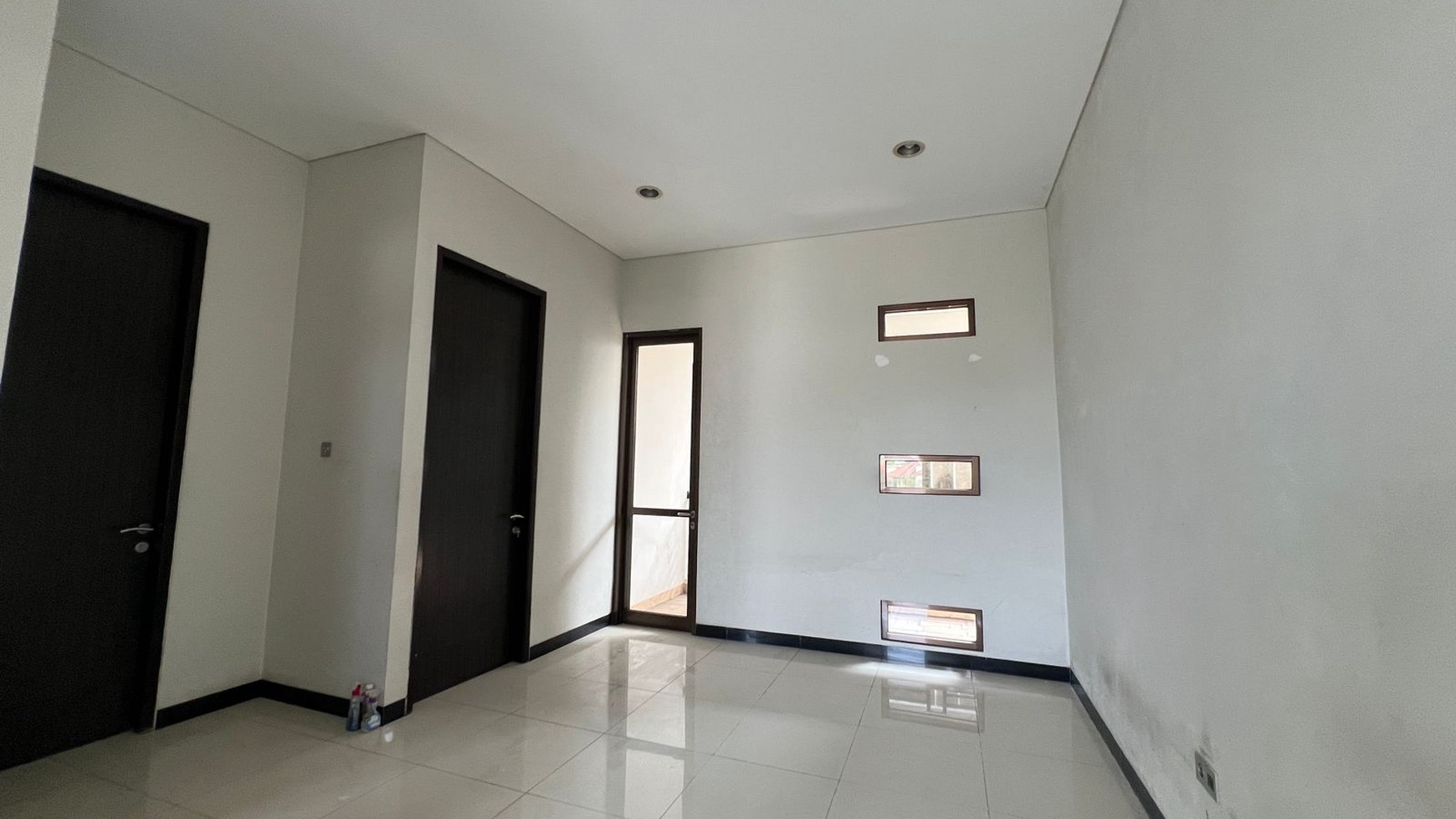 Disewa Rumah townhouse untuk tinggal atau kantor lokasi pejaten barat kemang 