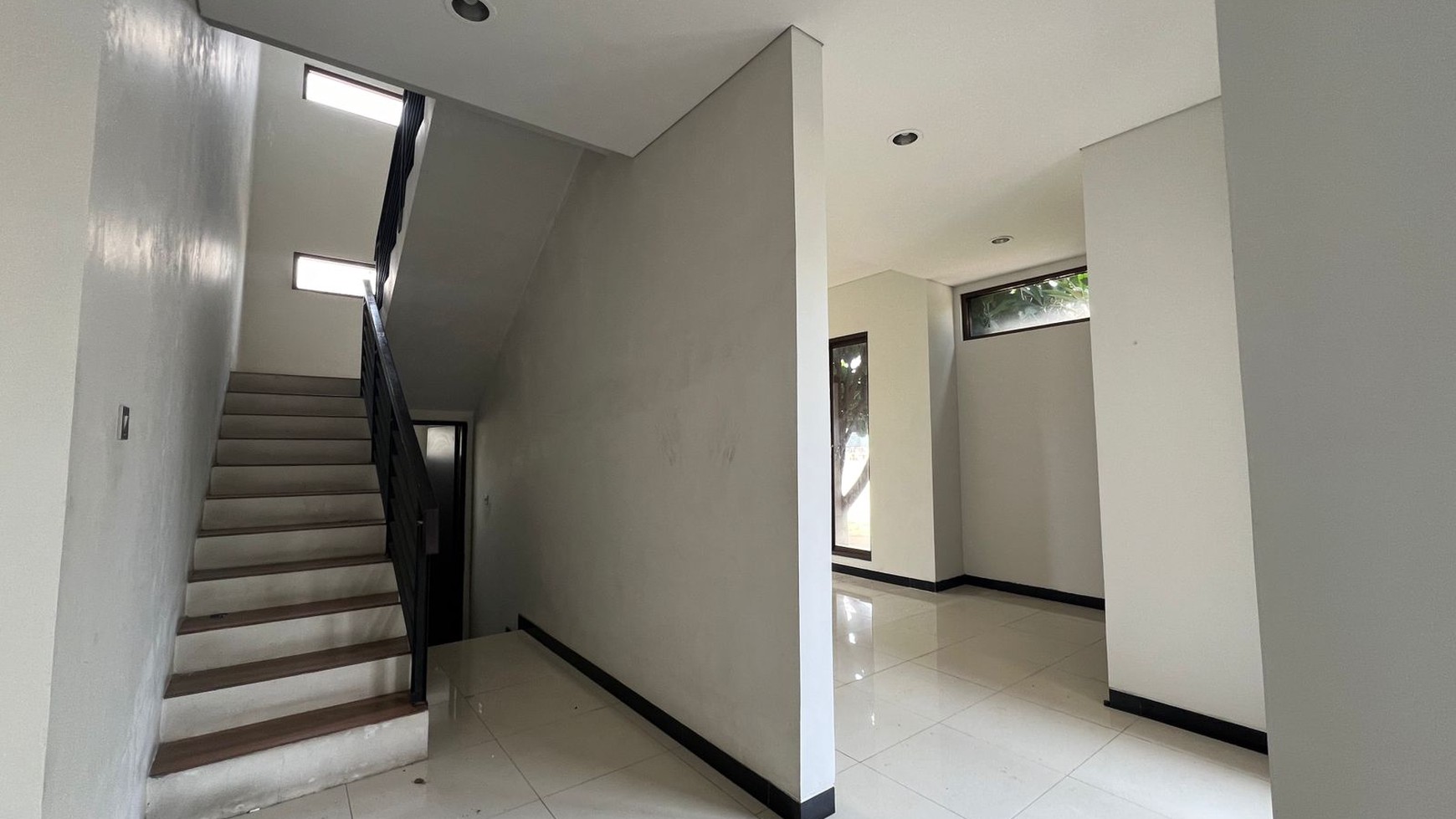 Disewa Rumah townhouse untuk tinggal atau kantor lokasi pejaten barat kemang 