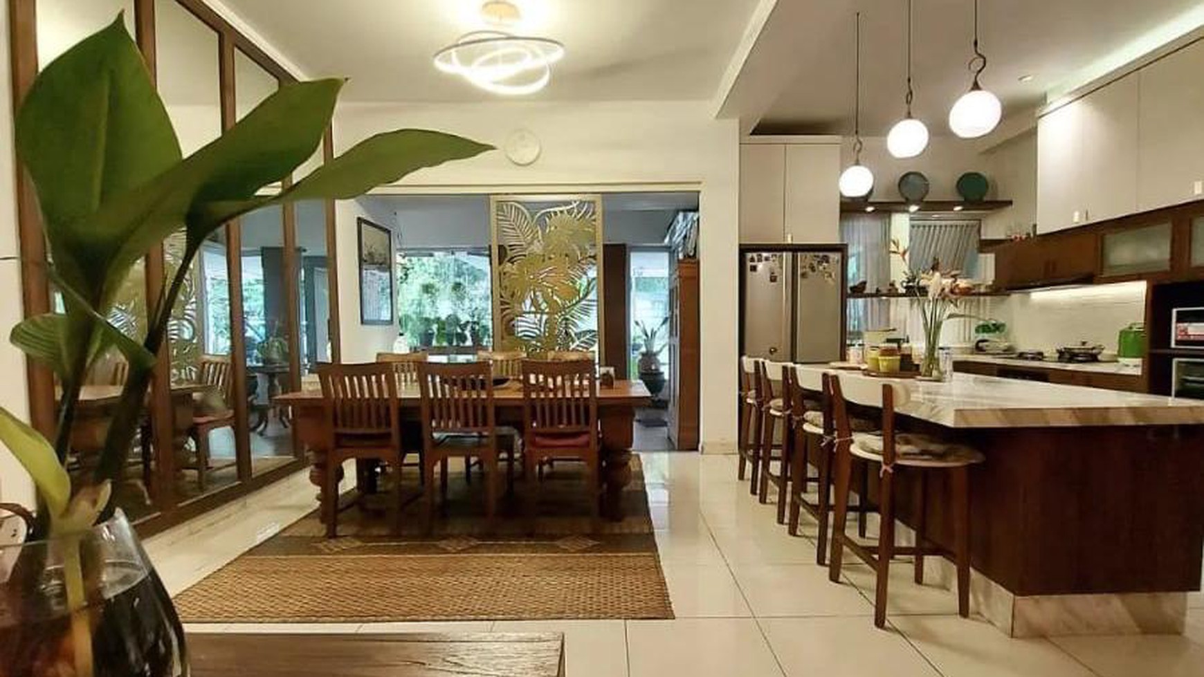 Rumah Cantik Siap Huni dengan Desain Modern Tropical @Bintaro