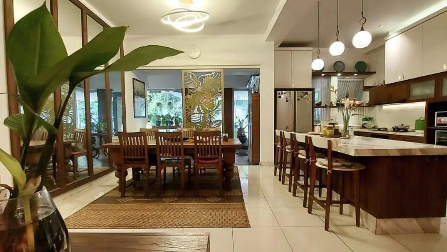 Rumah Cantik Siap Huni dengan Desain Modern Tropical @Bintaro