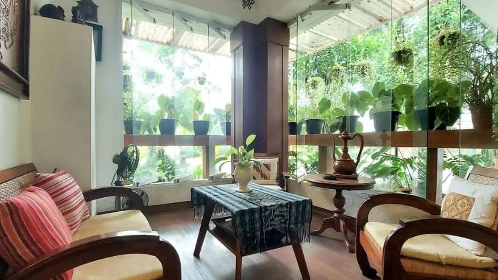 Rumah Cantik Siap Huni dengan Desain Modern Tropical @Bintaro