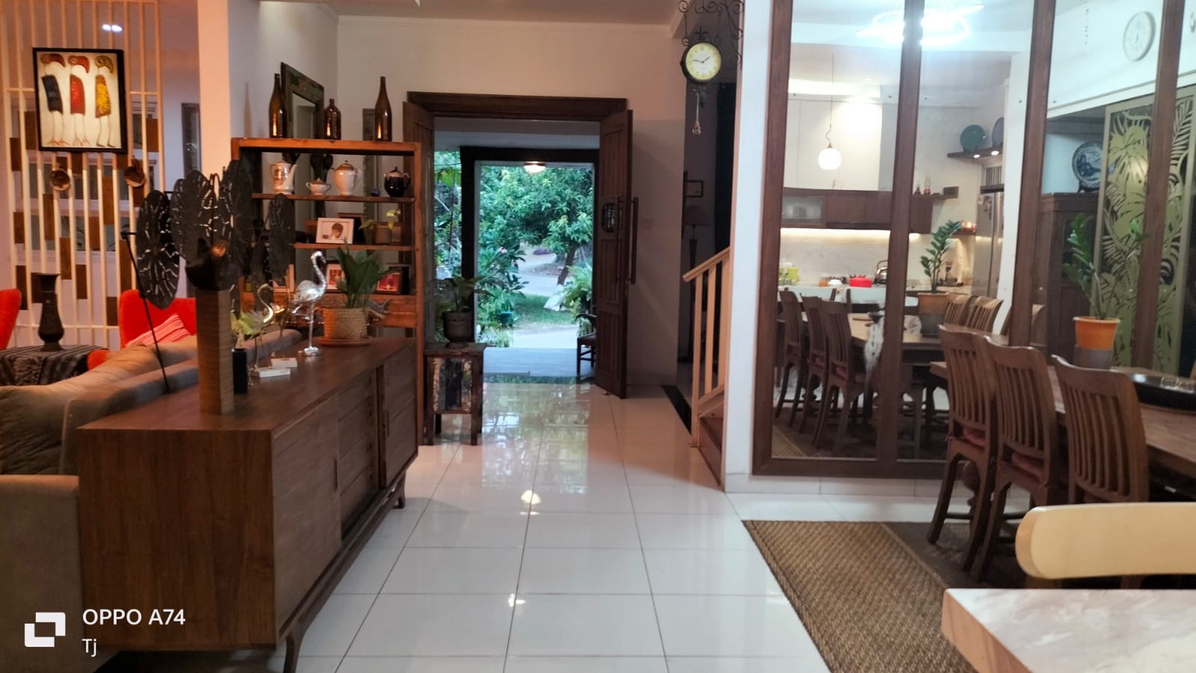 Rumah Cantik Siap Huni dengan Desain Modern Tropical @Bintaro