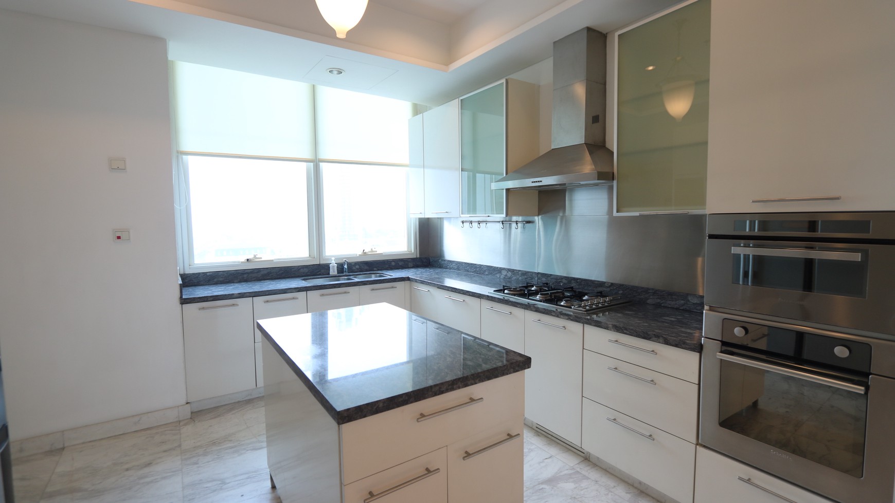 DIJUAL APARTEMEN THE PEAK SUDIRMAN 3 BR 232 m2 / FOR SALE The Peak Apartment 