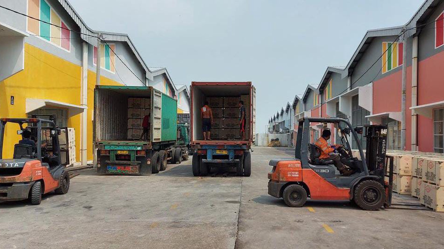 Dijual 300 m2 Gudang SURABAYA di Pergudangan Bumi Benowo - Kekuatan LANTAI 2 TON -  Ready 2 unit Gudang 